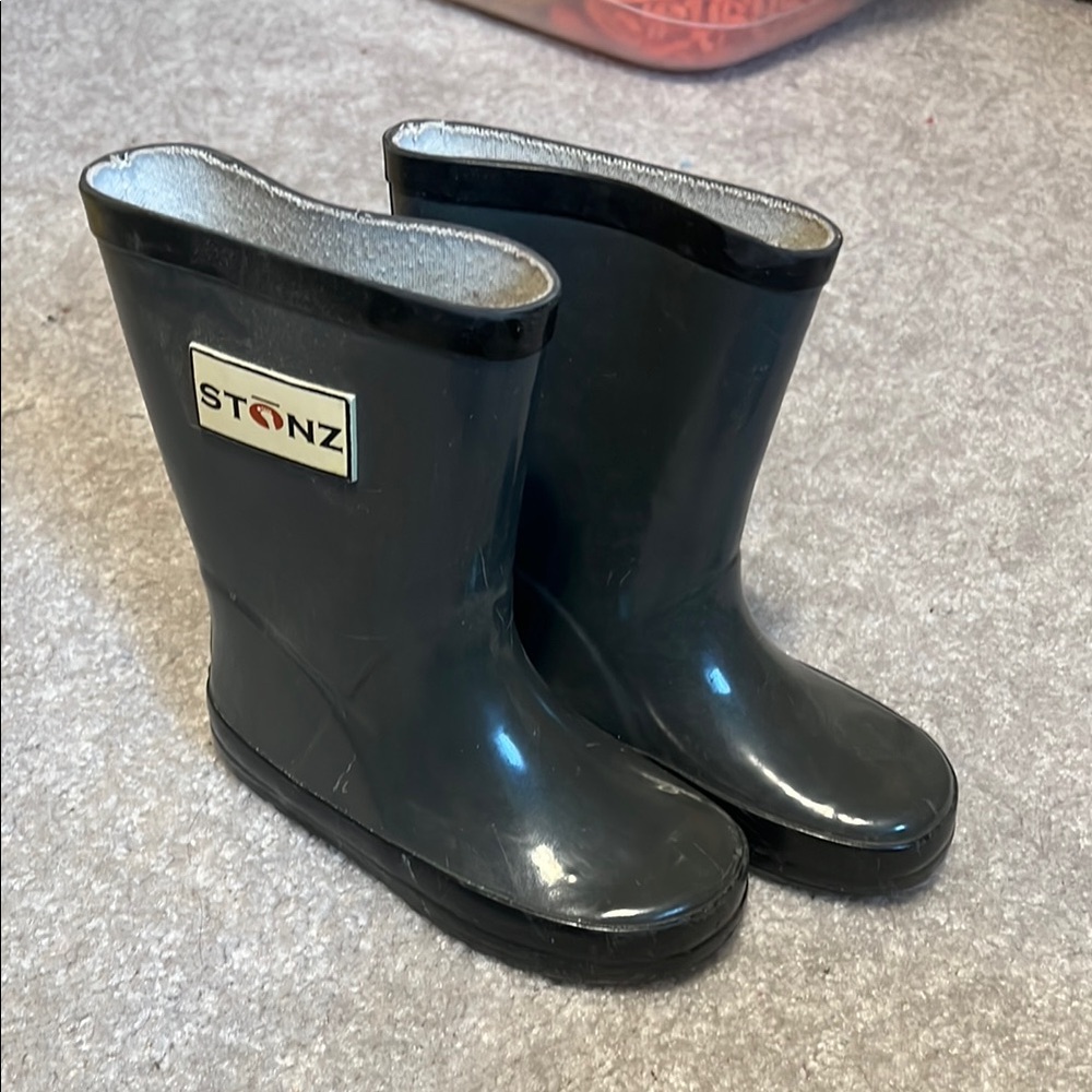 Stonz Toddler/Kid Size 8 Rain Boots